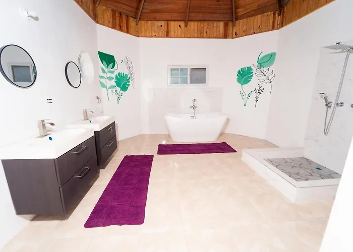 Belle Air Seaview- Entire Villa Runaway Bay
